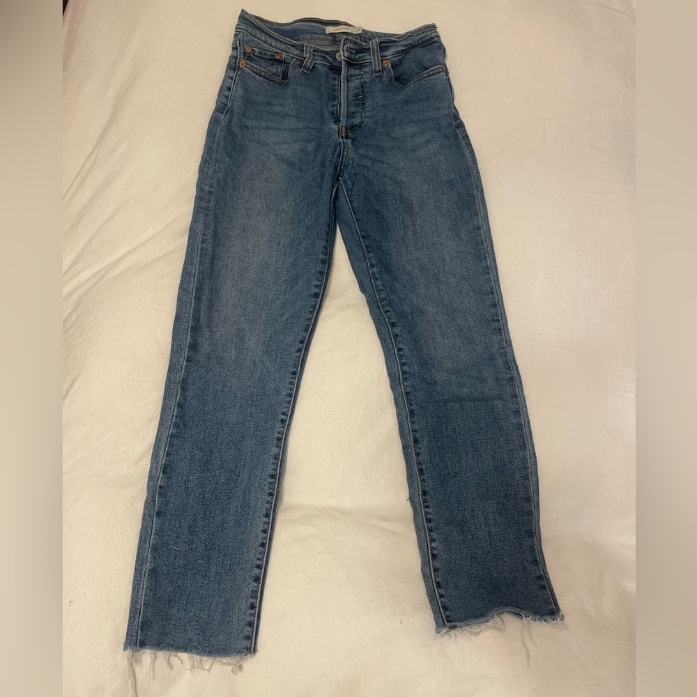 LEVI Wedgie Jeans Size 28